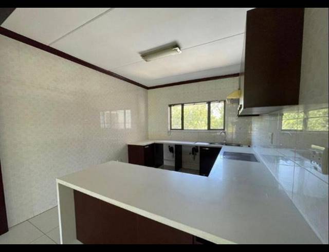 3 BEDROOM TOWNHOUSE FOR SALE IN SUMMERSET